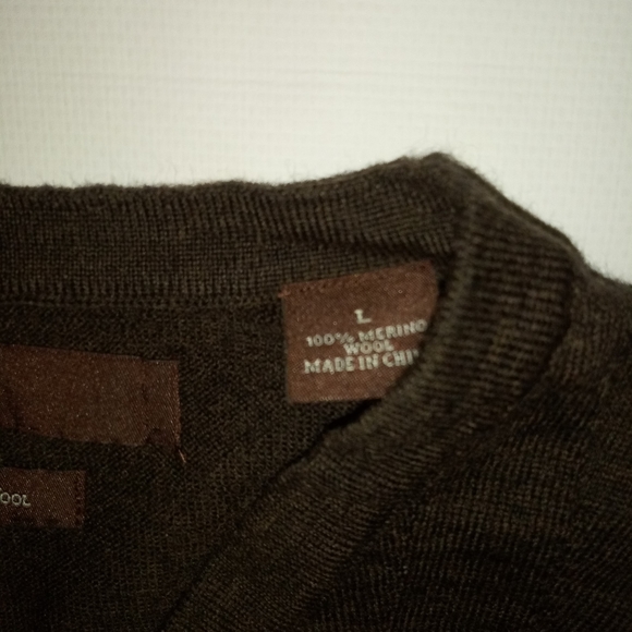 Perry Ellis Merino Wool v neck sweater - Picture 4 of 5